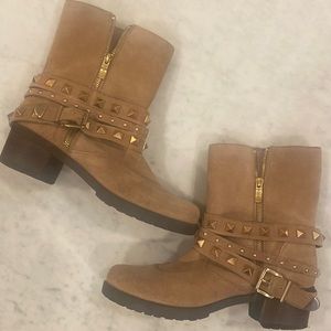 BCBG BOOTS